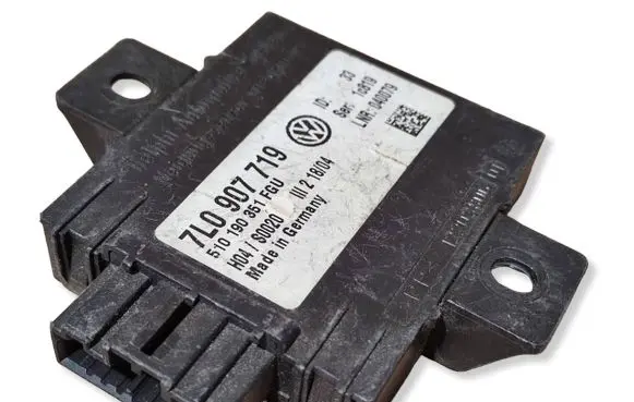 Volkswagen Touareg I Alarm control unit/module 7L0907719 04TS002 510190351