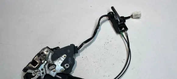 Lexus IS 200-300 Rear door lock