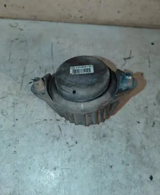 Mercedes-Benz C AMG W204 Engine mount bracket A2122406417
