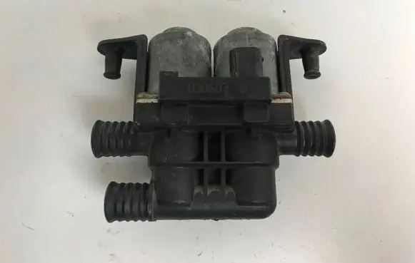 BMW 5 E39 Coolant heater control valve 1147412137 8374995