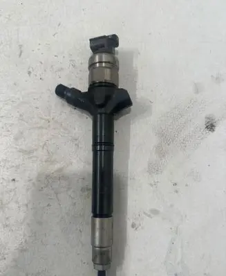 Toyota Avensis T250 Fuel injector 236700R180