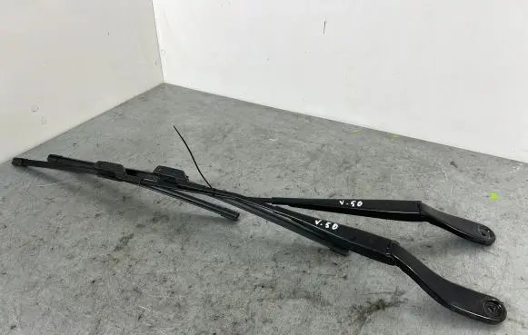 Volvo V50 Front wiper blade arm 31253997 31253996