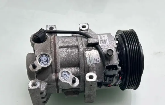 KIA Sportage Air conditioning (A/C) compressor (pump) 97701D7600