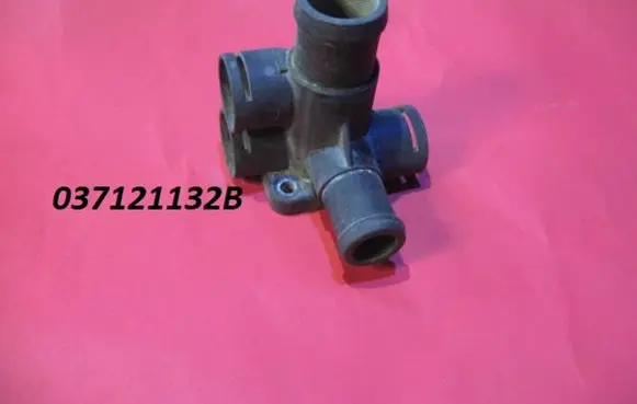 Audi A6 S6 C4 4A Engine coolant pipe/hose 037121132B