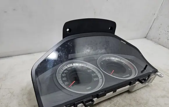 Volvo S60 Speedometer (instrument cluster) 31327582AA