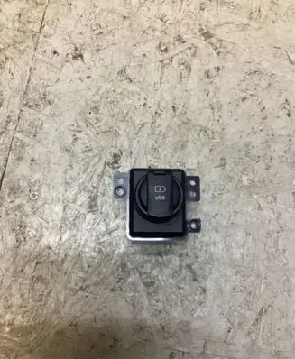 KIA Sportage USB socket connector C5010 UMC1811070277 9612505010