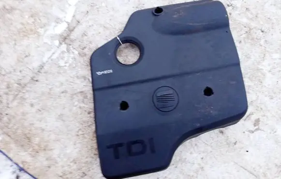 Volkswagen Golf IV Engine cover (trim) 028103935F 012741A