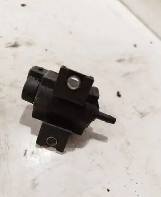Toyota Avensis T250 Vacuum valve 258600r010