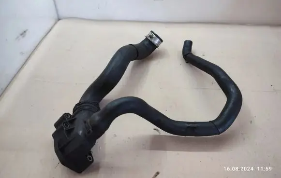 Mercedes-Benz S W221 Engine coolant pipe/hose A6422001156