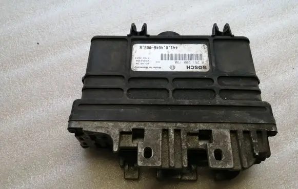 Volkswagen Golf III Engine control unit/module 26SA3398 0261200790 441040460086
