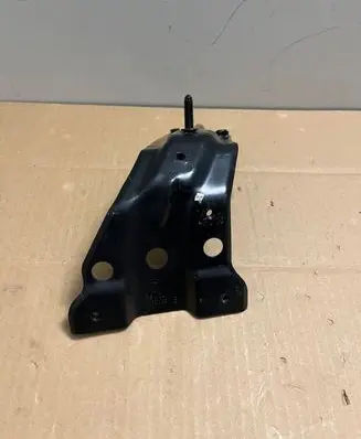 Volkswagen Eos Fender mounting bracket 1Q0821135B