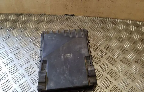Volkswagen PASSAT CC Fuse box cover 1K0937132F