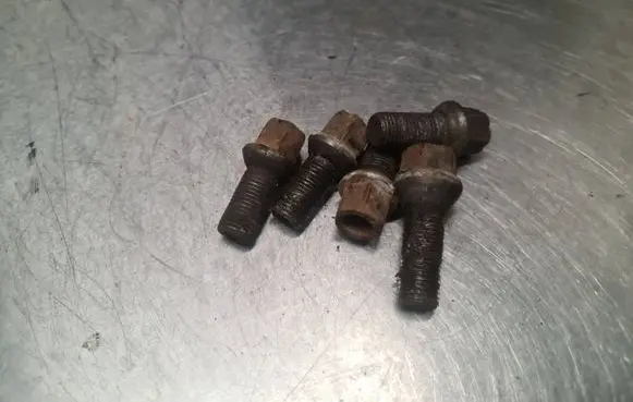 Volvo S60 Nuts/bolts 