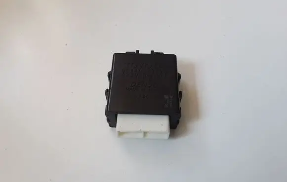 Toyota Prius (XW30) Window wiper relay 8594047020