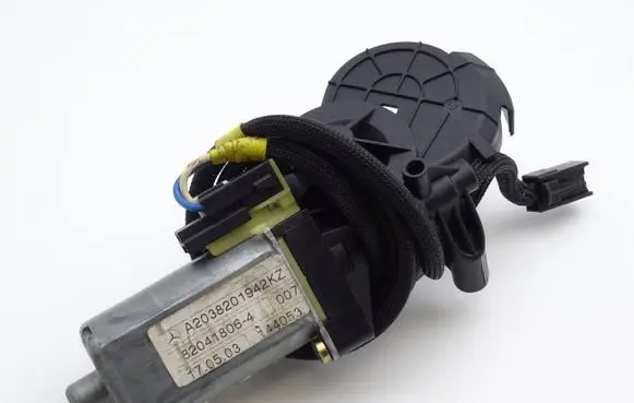 Mercedes-Benz C W203 Seat adjustment motor A2038201942