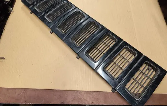 Jeep Cherokee XJ Front grill 55054889