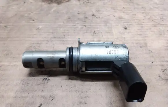 Volkswagen Tiguan Camshaft vanos timing valve 03C906455A