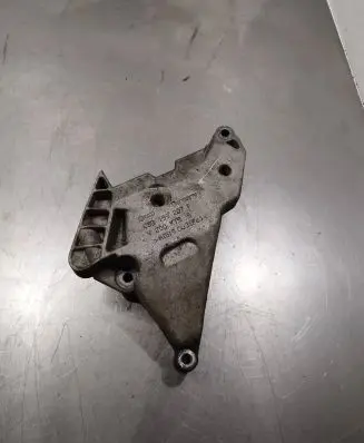 Volkswagen PASSAT B6 Engine mounting bracket 03G199207F V200KTS6 AS19C131F