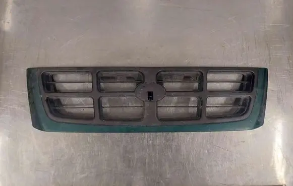 Subaru Forester SF Front bumper upper radiator grill