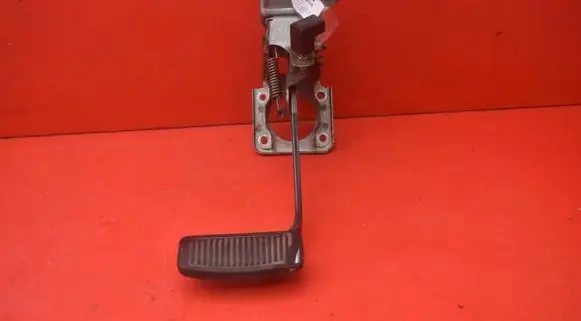 Hyundai Santa Fe Accelerator throttle pedal