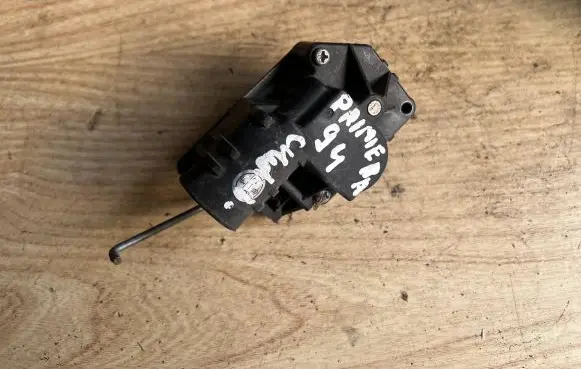 Nissan Primera Central locking motor 