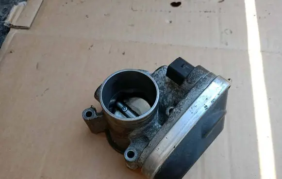 Volkswagen Polo IV 9N3 Throttle valve 036133062N