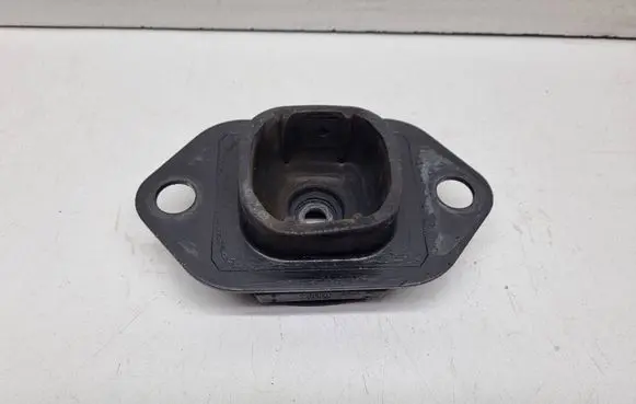 Nissan X-Trail T32 Engine mount bracket 112204BB0A