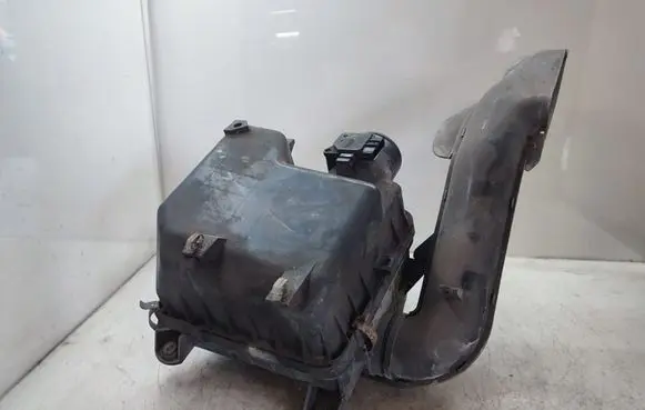Mitsubishi L200 Air filter box