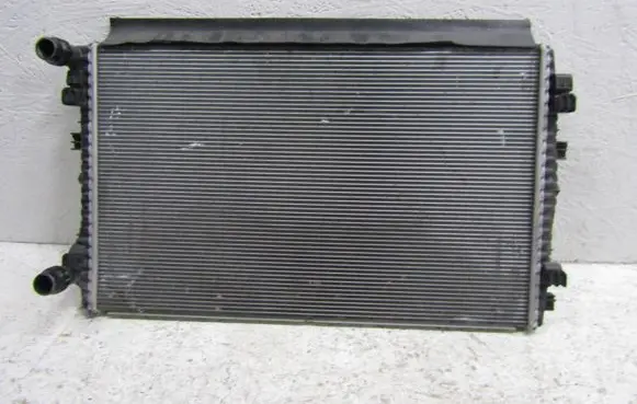 Volkswagen Golf VIII Coolant radiator 5WA121251C