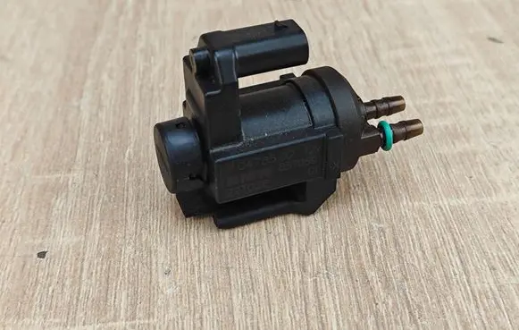 BMW 8 G16 Vacuum valve 8570591