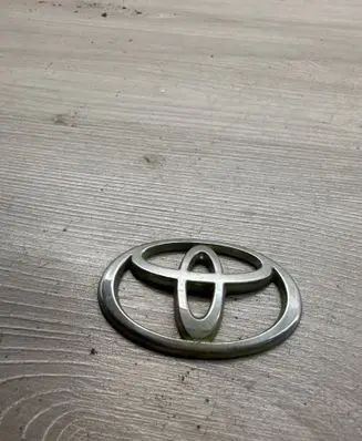 Toyota RAV 4 (XA20) Manufacturer badge logo/emblem 