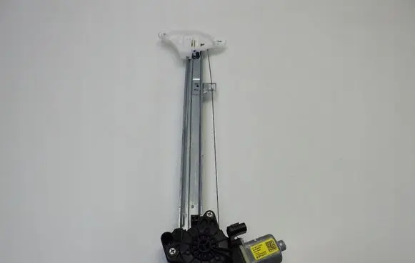 Hyundai i20 (BC3 BI3) Front door window regulator with motor 82460Q0000
