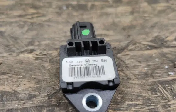 Maserati Quattroporte Airbag deployment crash/impact sensor