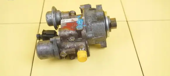 BMW 3 E90 E91 Fuel injection high pressure pump 7615617 N53B30A