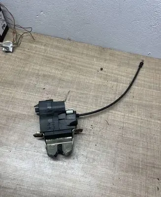 Mercedes-Benz C W203 Loading door lock 