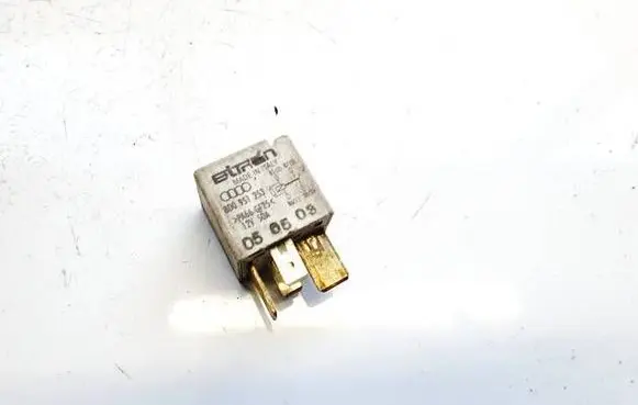 Volkswagen PASSAT B5.5 Other relay 8d0951253 370