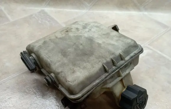 Peugeot 206 Coolant expansion tank/reservoir 9625010980