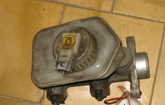 Opel Tigra A Master brake cylinder
