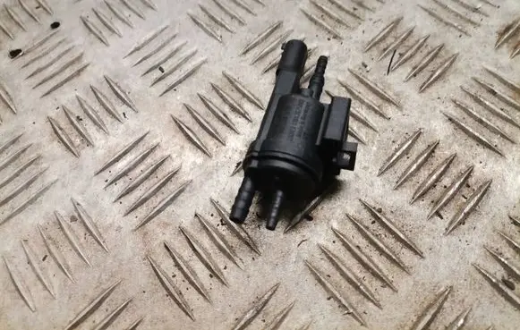 Mercedes-Benz C W203 Valve vacuum 0025401497