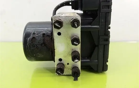Chrysler Voyager ABS Pump 04686704ADA