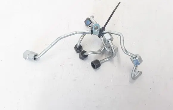 Volvo XC90 Fuel injector supply line/pipe 31303504