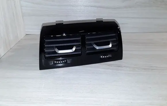 BMW M5 F90 Rear air vent grill 933068711 9330687