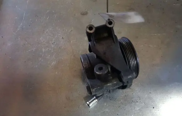 Renault Espace III Power steering pump