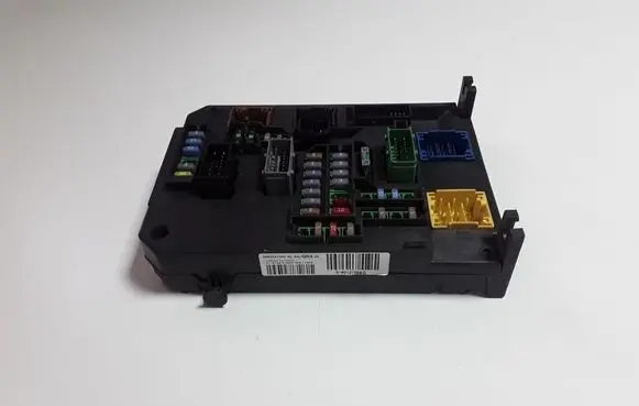Peugeot 508 Fuse module 9665547580