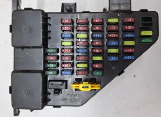 Hyundai Tucson JM Fuse module 911102E001 AK6510 06522D