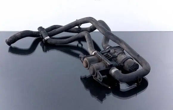 BMW 5 E39 Coolant heater control valve 1147412135 8374994