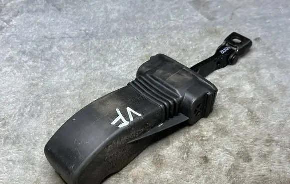 Audi A3 8Y Rear glass lock/latch X181 8W0837267