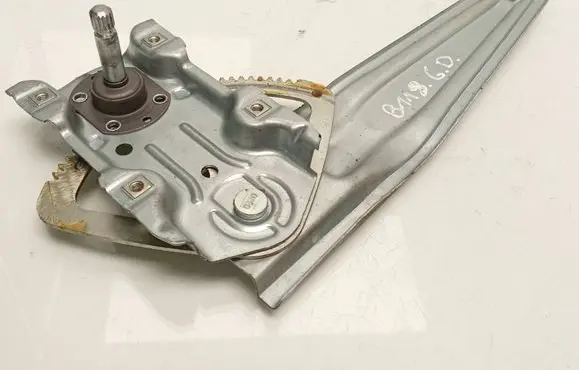 Toyota Yaris XP210 Rear door manual window regulator 