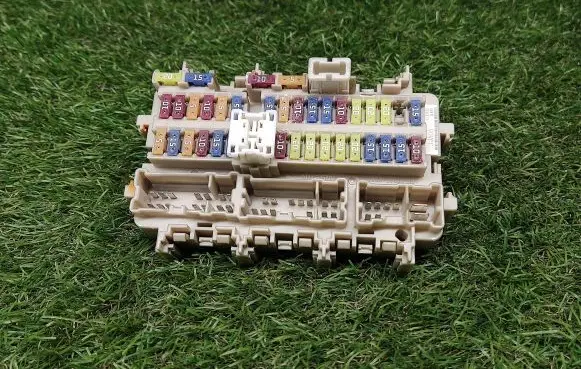 Nissan Pathfinder R52 Fuse module 3JA0A 3H093JA01