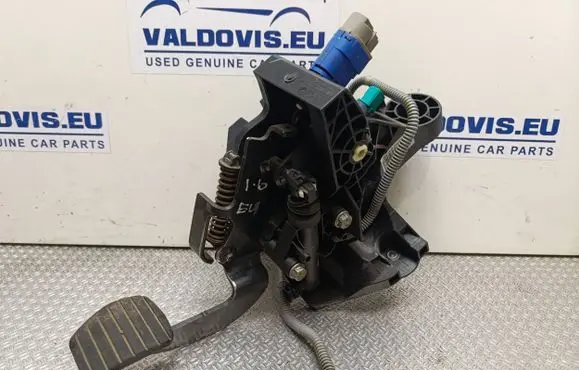 Renault Trafic III (X82) Clutch pedal 465033911R 81007095 93459472